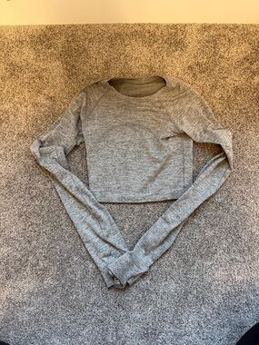 lululemon athletica Heather Gray cropped long sleeve swiftly